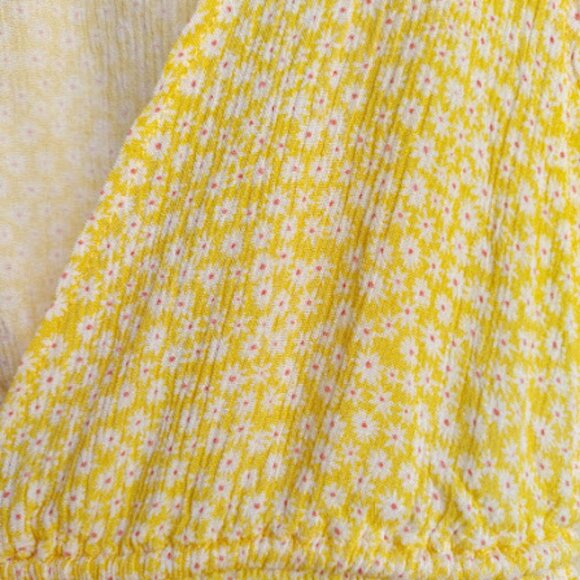 HEART & HIPS | Butter Yellow Front Tie Ruffle Hem Ditsy Floral Boho Crop Top S - Picture 10 of 12